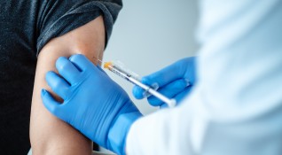 Мобилен екип ще ваксинира на място жителите на Ахтопол които