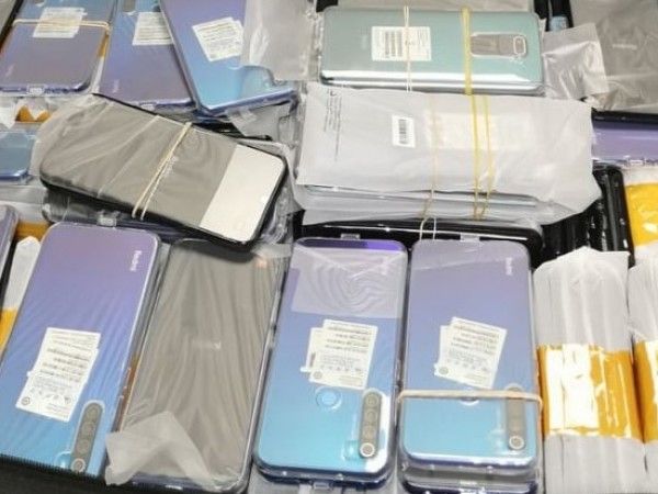 Митничари предотвратиха два нови опита за контрабанда на мобилни телефони