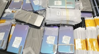 Митничари предотвратиха два нови опита за контрабанда на мобилни телефони