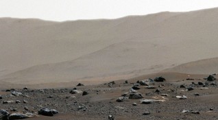 НАСА публикува панорамна 360 градусова снимка на Марс направена от роувъра