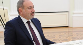 Премиерът на Армения Никол Пашинян обяви че е уволнил началника
