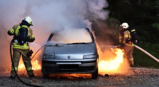 Четири автомобила са изгорели в частен имот в село Коняво