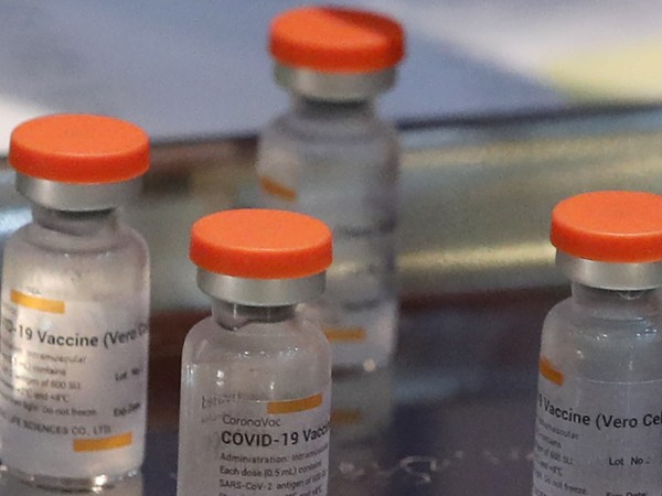 Експертите са единодушни - само ваксинацията може да ни помогне