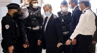 Френски съд осъди в понеделник бившия президент Никола Саркози по