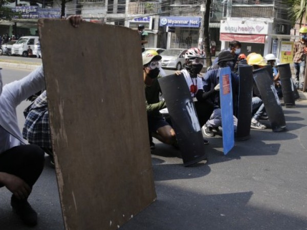 Най-малко 18 демонстранти са били убити от силите за сигурност