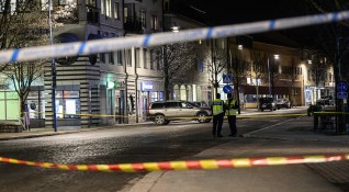 Полицията на Швеция заяви че разследва нападение с нож извършено