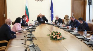 Премиерът Бойко Борисов заяви че държавата ще продължи да подпомага