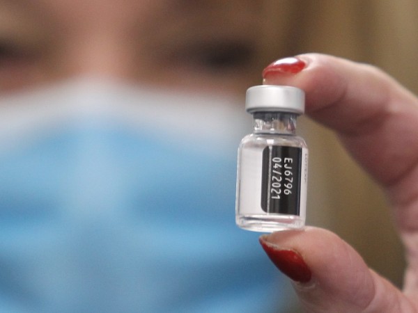 Полицията в Южна Африка конфискува стотици фалшиви ваксини срещу COVID-19