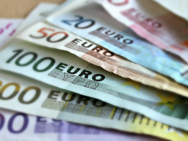 От 1 януари 2024 г. ще плащаме с евро. Това