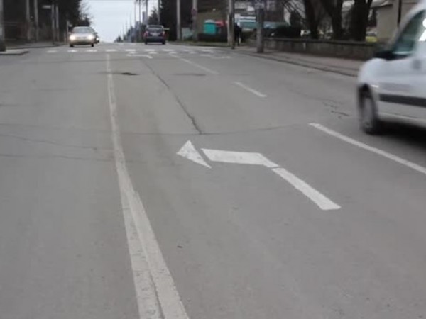 Триметров участък от една от най-натоварените улици в Добрич пропадна