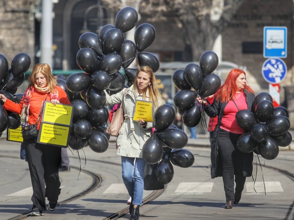 Снимка: Димитър Кьосемарлиев, Dnes.bgЧерни балони полетяха в небето над София