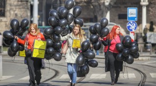 Снимка Димитър Кьосемарлиев Dnes bgЧерни балони полетяха в небето над