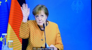 Ангела Меркел е архитектът зад фиаското с ваксините в Европа