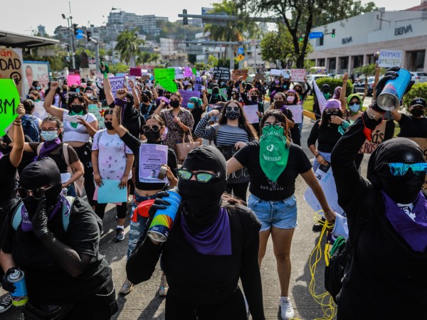 Хиляди жени протестираха в центъра на мексиканската столица срещу сексисткото