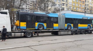 Първите два от общо 30 нови тролея пристигнаха в София