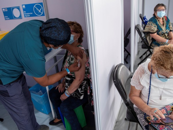 Чили изпревари Израел по най-много хора, ваксиниращи се срещу COVID-19,