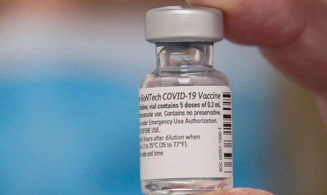 36% от българите вече искат ваксина, 41% против по-леките мерки 