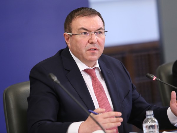 Здравният министър професор Костадин Ангелов проведе двучасово заседание с директори