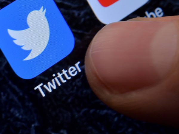 Властите в Русия ограничиха скоростта на трафика в Twitter с