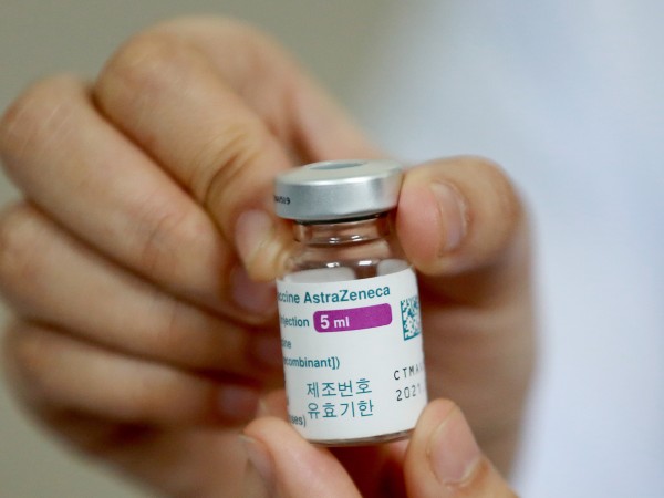 Дания спира временно използването на ваксината на Астра Зенека заради