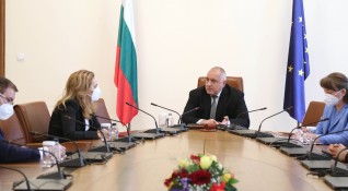 Министър председателят Бойко Борисов разпореди имунизирането с ваксината на Астра