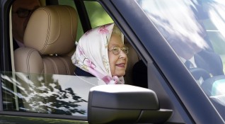 Британската кралица Елизабет II отново попадна в центъра на медийното