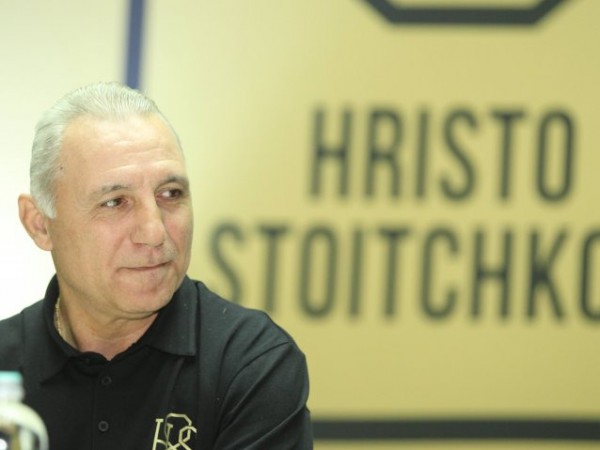 Най-успелият български футболист Христо Стоичков отправи сериозна критика към представянето