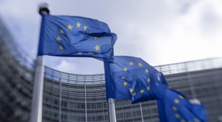 Европейската комисия защити своята политика на разпределение на ваксините срещу