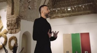 Македонският представител на песента на Евровизия Васил Гарванлиев който провокира