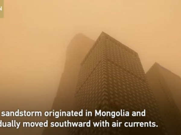 Китайската столица Пекин беше покрита с плътен кафяв прах в
