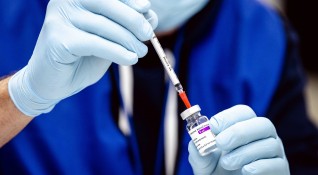 Румъния продължава ваксинацията с АстраЗенека съобщи в Адевърул Румънските власти