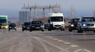 Продажбите на нови автомобили в България се понижиха през февруари