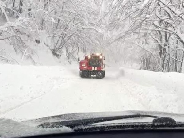 Изненадващият мартенски сняг предизвика проблеми във Врачанския балкан. Над 2