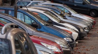 Столичният общински съвет гласува по бързо премахване на изоставените стари автомобили
