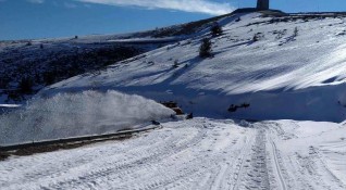 Близо 80 сантиметра сняг натрупа във високопланинските села от община