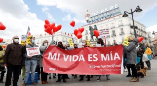 Испанските депутати легализираха евтаназията и подпомогнатото самоубийство за хора които