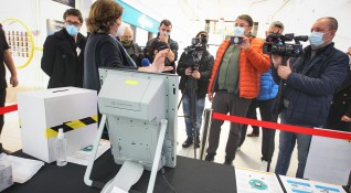 Снимка Димитър Кьосемарлиев Dnes bgДемонстрация на изборен процес с машини от