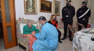 107 годишната баба Джузепина Мучило която е най възрастната жена в град