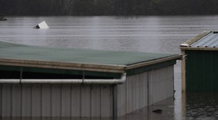 Близо 18 000 австралийци са евакуирани заради наводнения в щата