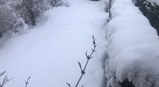 До един метър достига снегът в най високата част по туристическия