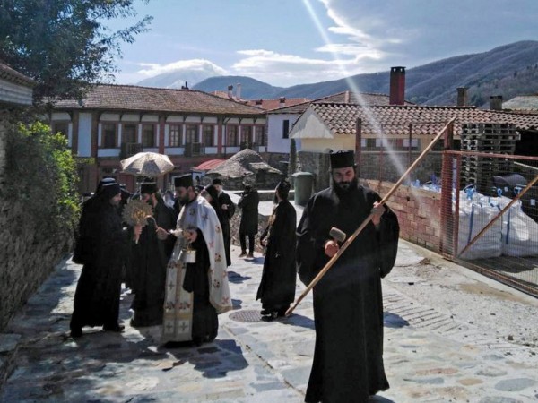 Започна ваксинацията срещу COVID-19 на монасите в Света гора. Първите