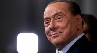 Бившият италиански премиер Силвио Берлускони е в болница от понеделник