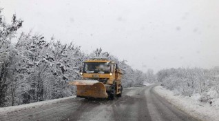 Лошо време и снеговалежи в Централна България Обилният снеговалеж създаде