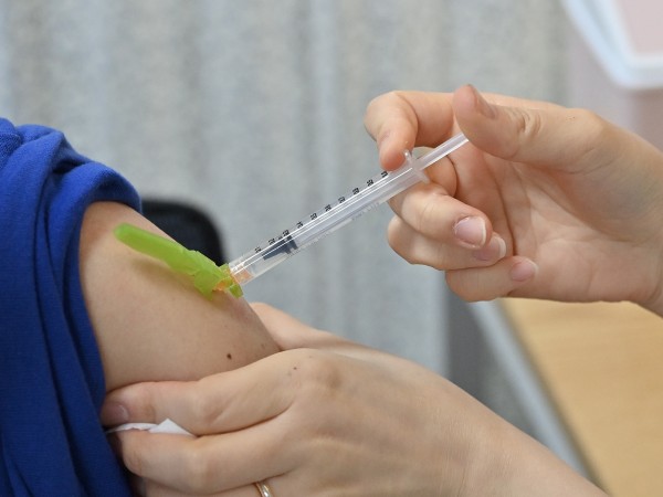 Нищожно малко тежки странични въздействия има при ваксините срещу Ковид-19