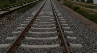 Движението на влаковете в междугарието Твърдица Шивачево е възстановено като железопътните