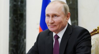 Президентът на Русия Владимир Путин понася добре поставената му ваксина