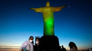 Ремонтират статуята на Исус Христос в Рио де Жанейро Статуята