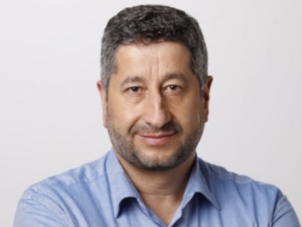 Съпредседателят на “Демократична България” Христо Иванов призова за бързо придвижване