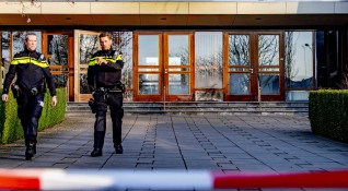 Нидерландската полиция разследва експлозия в църква близо до Ротердам която
