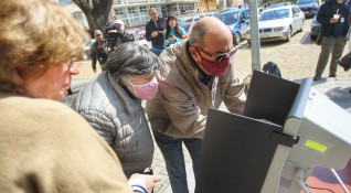 Снимка Димитър Кьосемарлиев Dnes bgКак се гласува с машини Общественият съвет